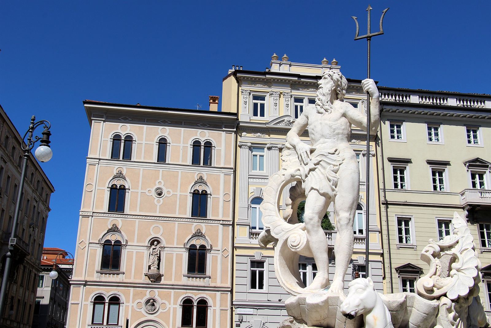Neptune on Piazza della Borsa