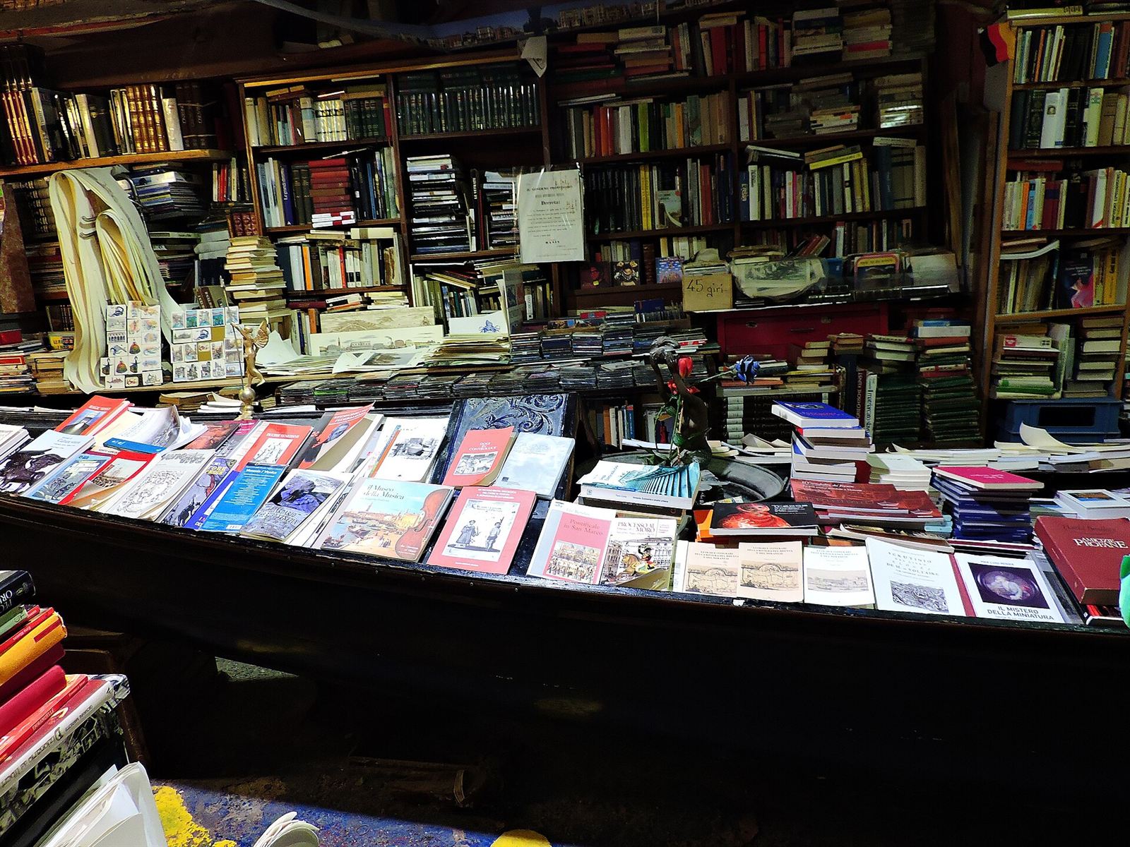Acqua Alta bookshop